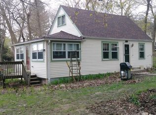 28585 W Old Hideaway Rd, Cary, IL 60013