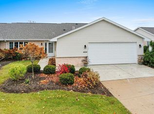 1604 Twin Lakes Cir, Green Bay, WI 54311