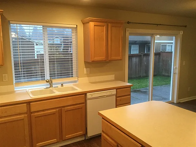 3 bed, 2.5 bath, 1816 sqft, $2,970 — Photo 3