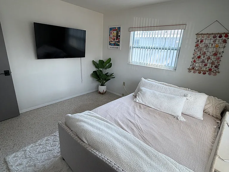 250 NW Lincoln Cir N — Photo 12