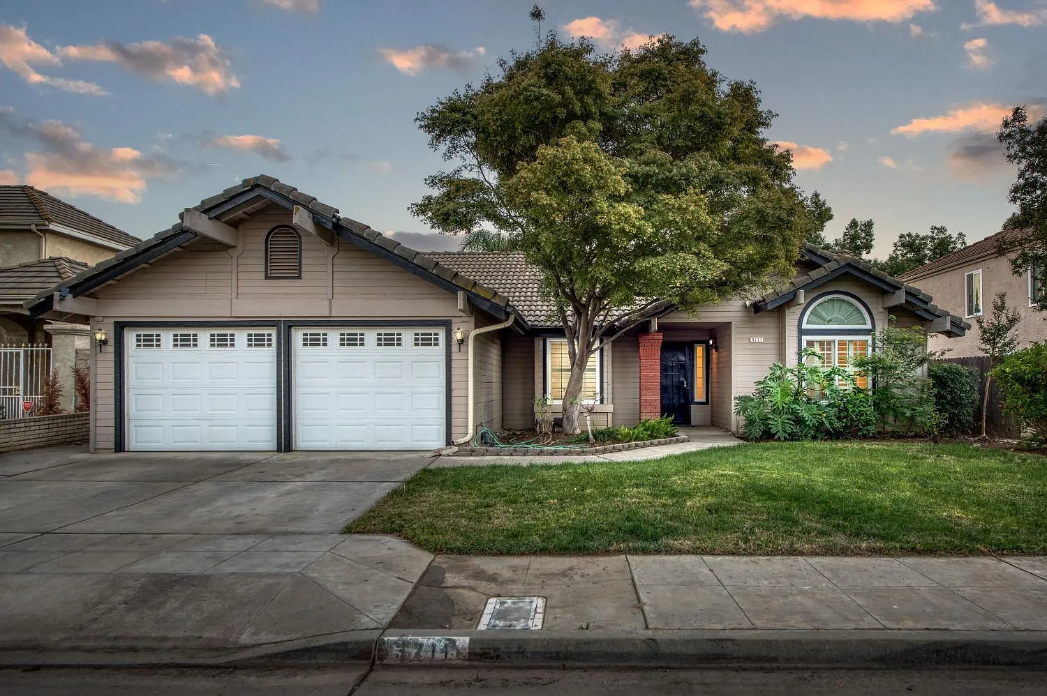 3711 W Tenaya Way photo 1