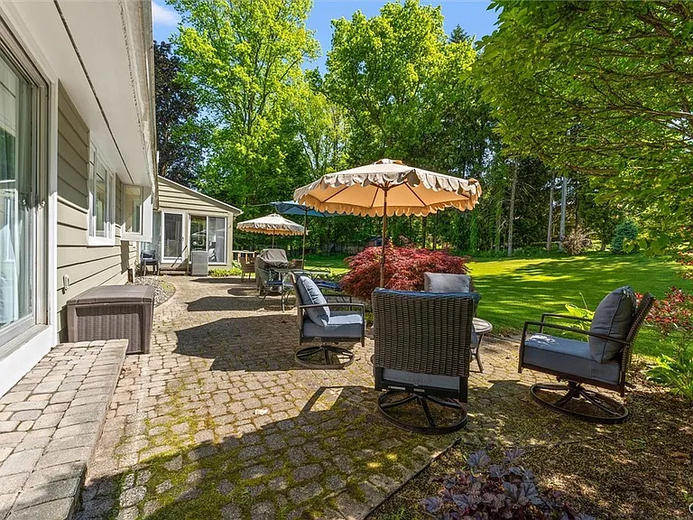 30 Lyndon Rd — Photo 40