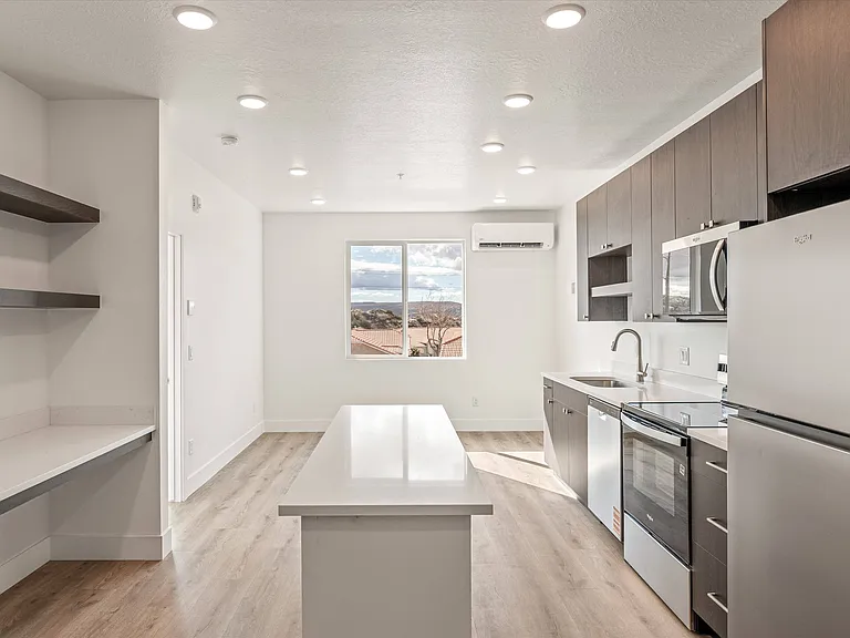 Shadow Ridge Apartments — Photo 59