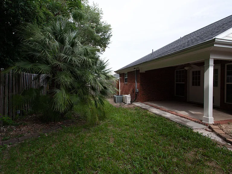 318 Vanderbilt Dr — Photo 32
