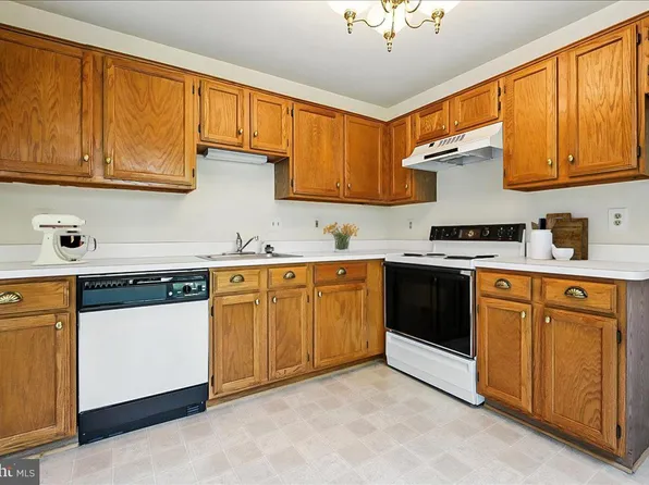 8128 Bayonet Way APT 203, Manassas, VA 20109