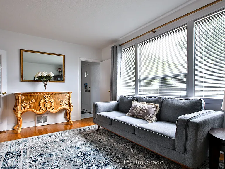12 Newton Dr — Photo 4