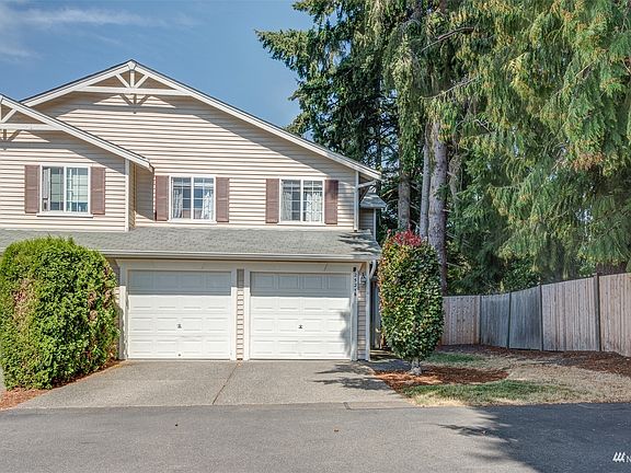 Desirable corner lot tucked in the back of the Stonebrook complex offers privacy and tons of yard space front & backyard!>