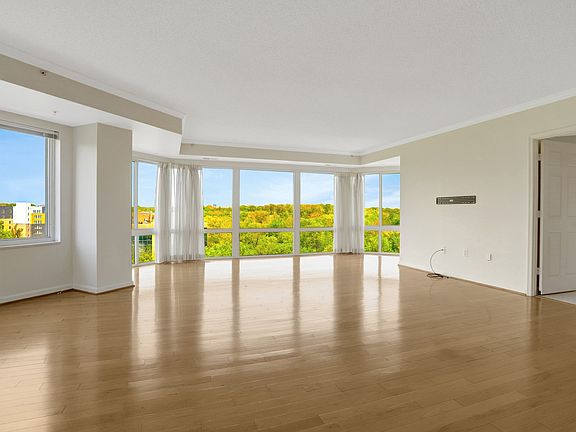 2nd image of 3101 Hampton Dr #711