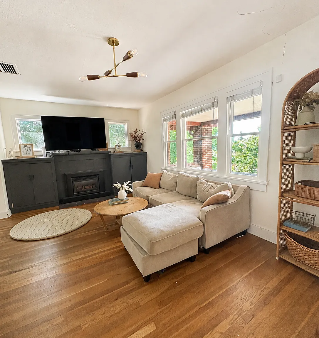 4 bed, 2202 sqft, $4,200 — Photo 2