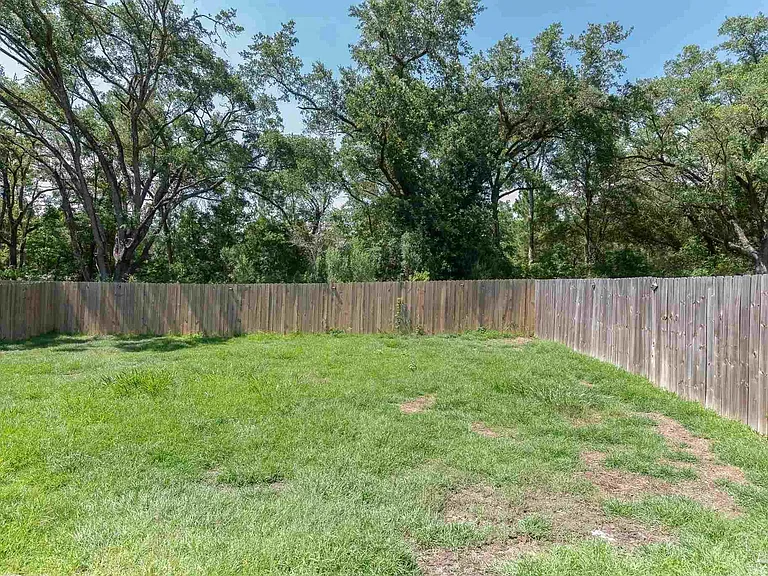 240 Camellia Dr — Photo 25