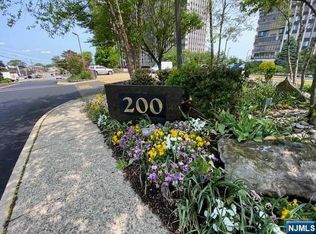 200 Winston Dr APT 209, Cliffside Park, NJ 07010