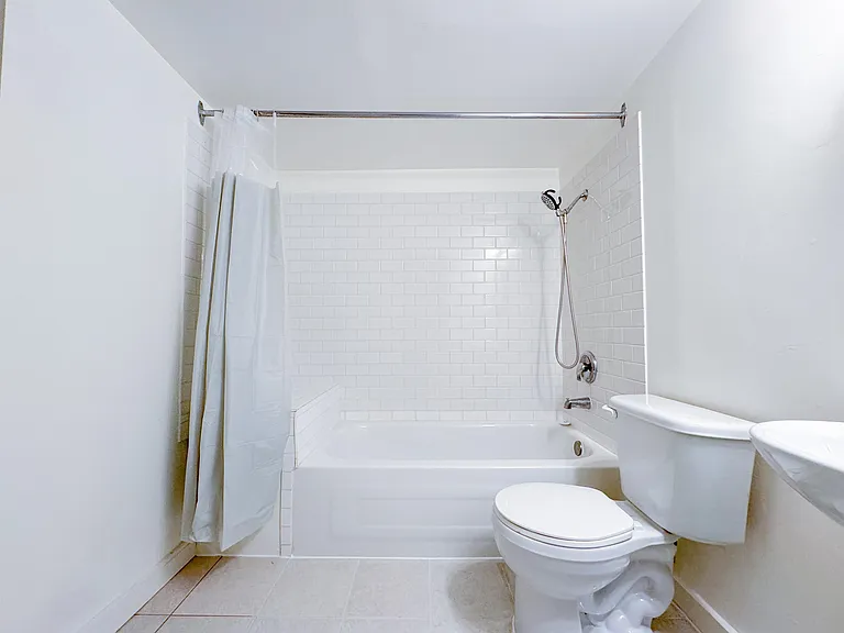 935 Jervis St #20 — Photo 9