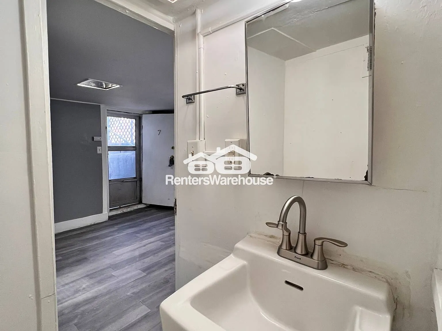 Basement 1 Bedroom Apartment — Photo 4