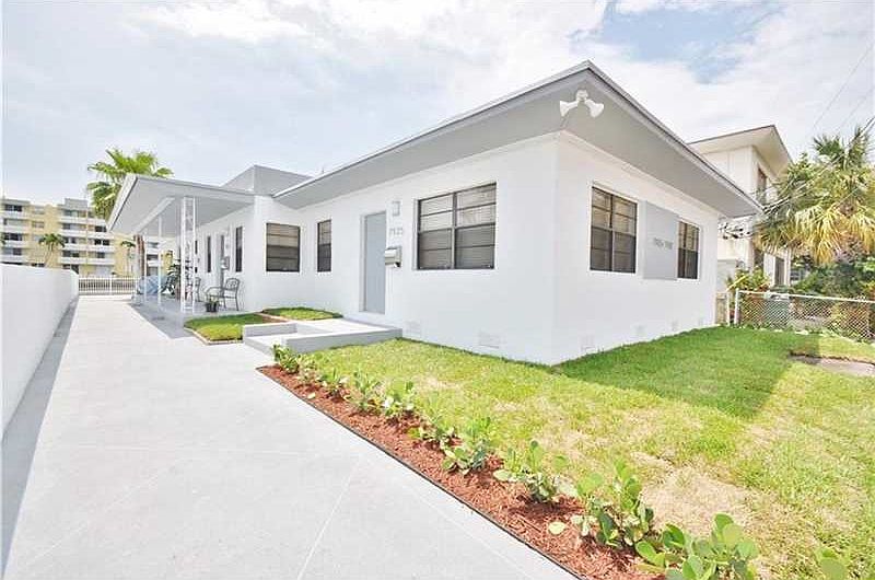 1st image of 7931 Crespi Blvd #1