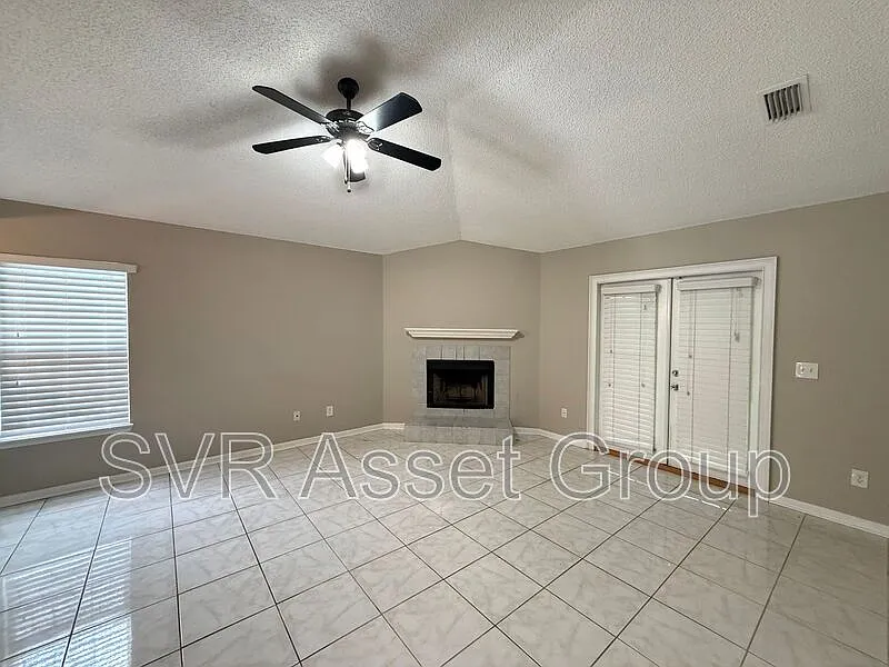 3 bed, 2.0 bath, 1485 sqft, $2,050 — Photo 4