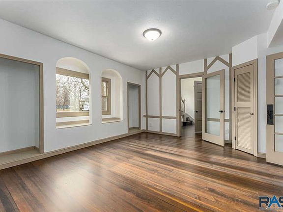 5th image of 1510 S Duluth Ave