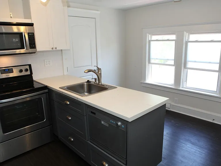 6406 Bradley Ave #UPPER — Photo 2