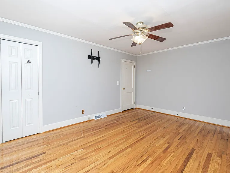 941 Evergreen Ave — Photo 19
