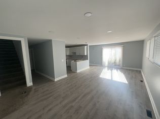 10 E Sunset Dr, Cary, IL 60013