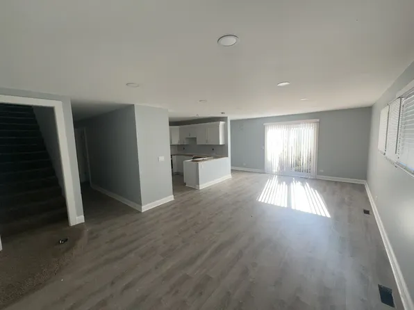 10 E Sunset Dr, Cary, IL 60013