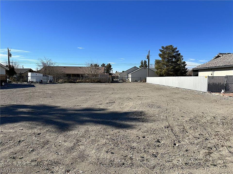 2nd image of 1280 Yosemite Ave