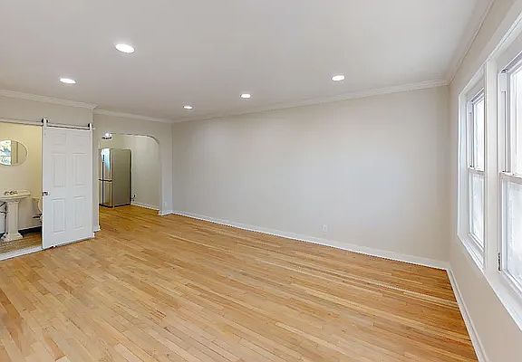 3rd image of 607 159th St