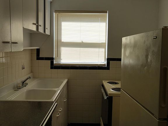 4th image of 1821 Crest Hill Ave #2