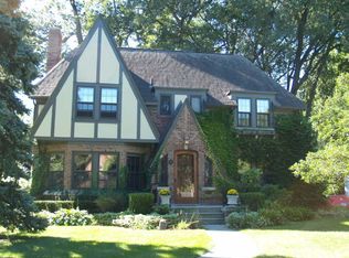 31 Oxford Blvd, Pleasant Ridge, MI 48069