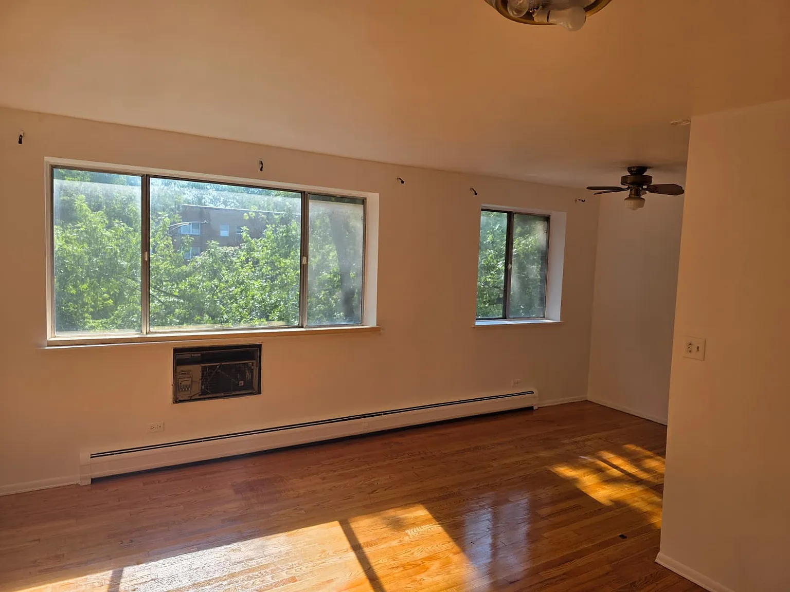 2 bed, 1000 sqft, $1,525 — Photo 2
