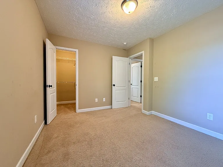 422 Jamestown Ave — Photo 11