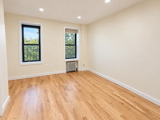 Bedroom, photo 1