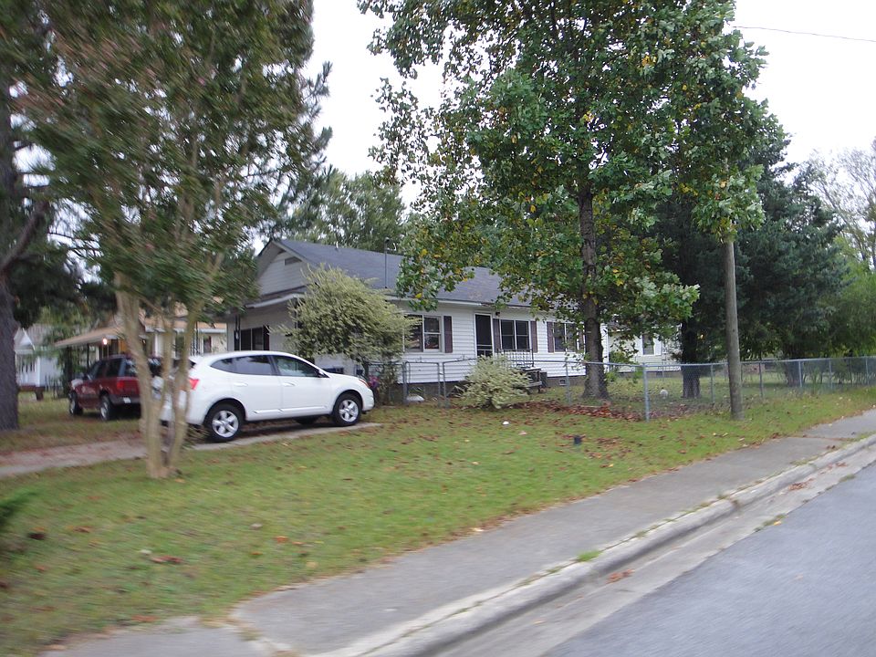2nd image of 207 W 12th St