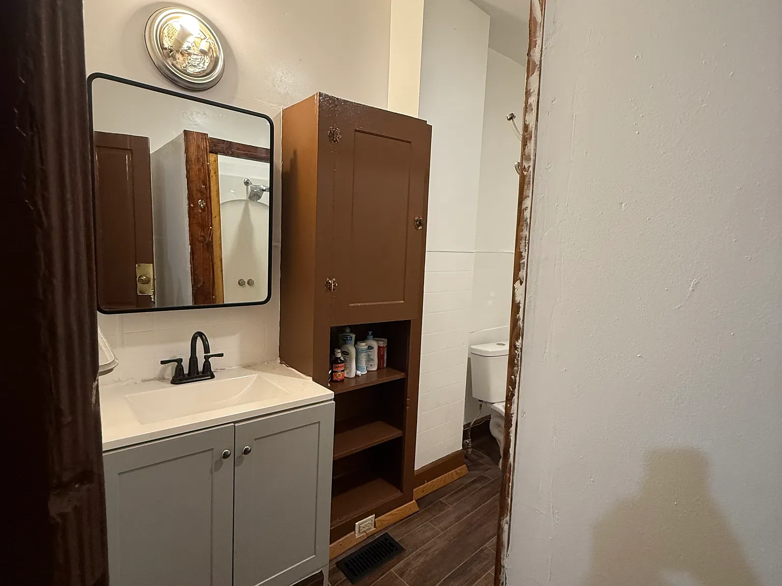 3 bed, 1000 sqft, $1,200 — Photo 2
