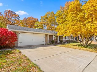 2627 N Kingston Dr, Peoria, IL 61604