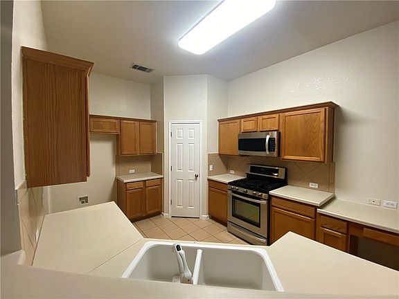 4th image of 1513 Dahlia Ct