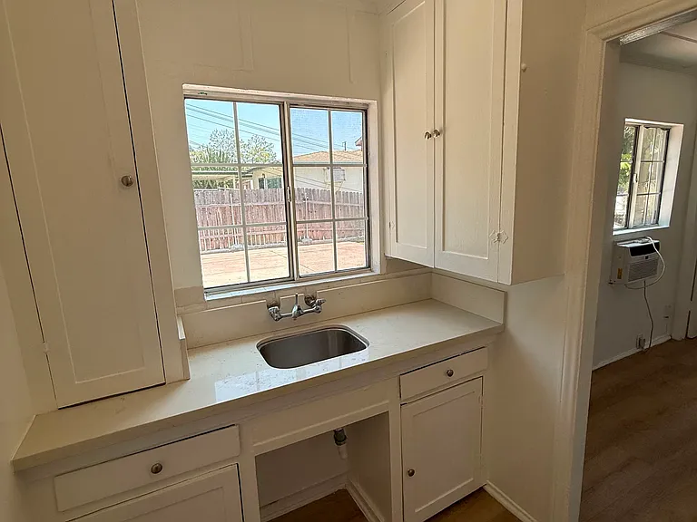 2821 Sierra St #5 — Photo 4