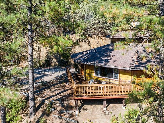 3rd image of 1446 Manzanita Dr
