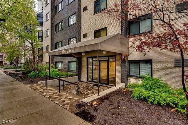 1st image of 515 W Wrightwood Ave APT 212