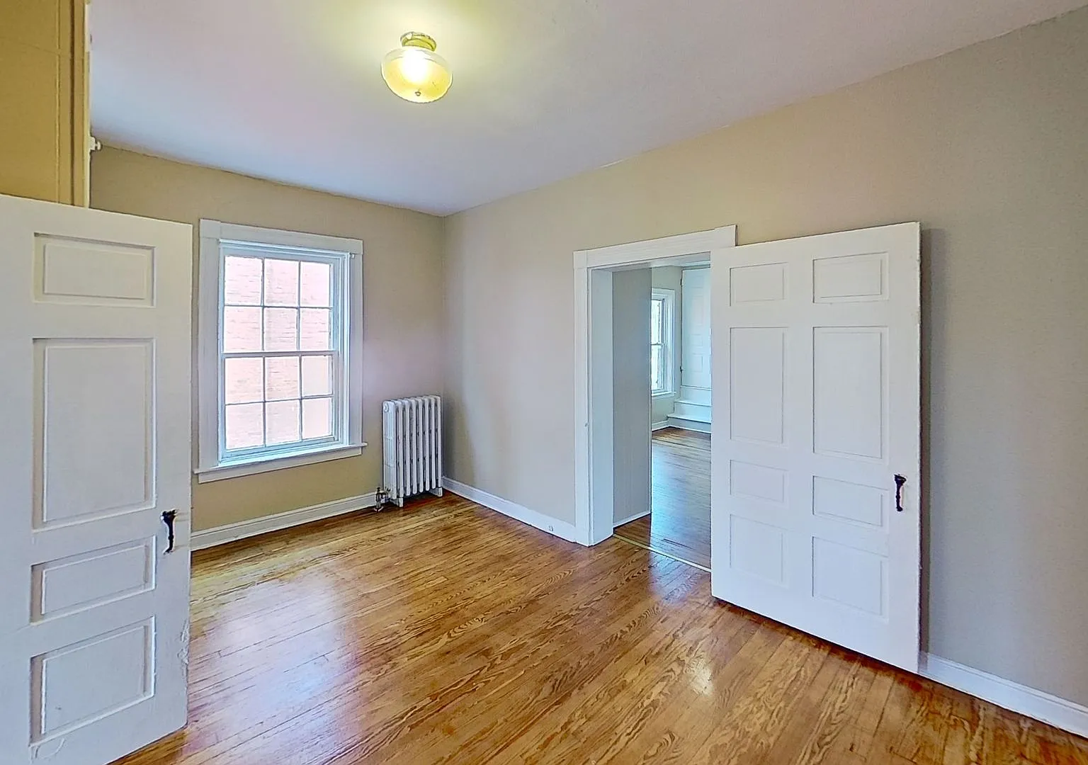 Newly Renovated 2 Bedroom Apartment — Photo 2