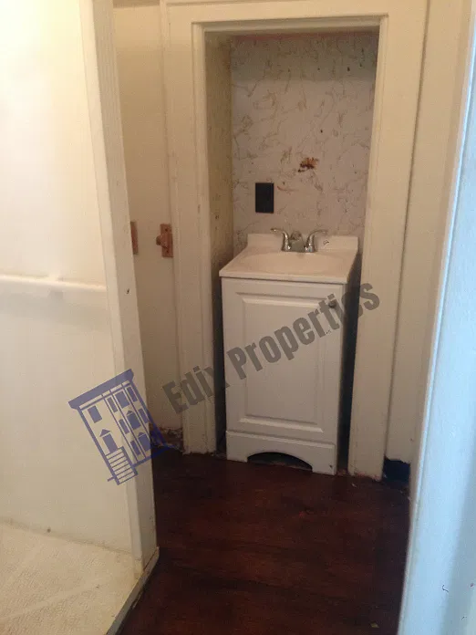 Spacious 1BR + Bonus Room All Utilities Included Near Downtown Meadville — Photo 4