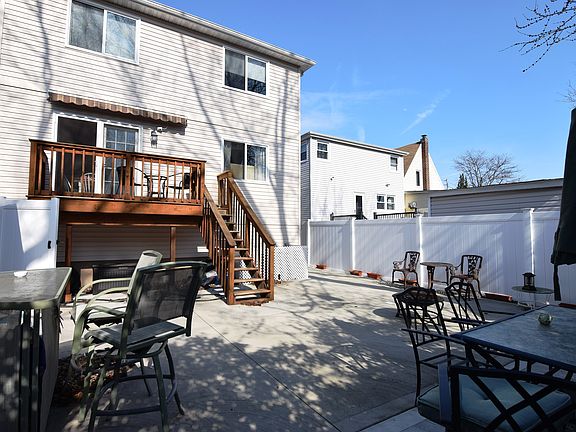 4th image of 1076 Arden Ave
