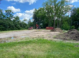 5530 S 92nd St, Hales Corners, WI 53130