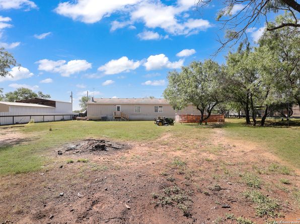 414 Cr 6842 Lytle, Lytle, TX 78052