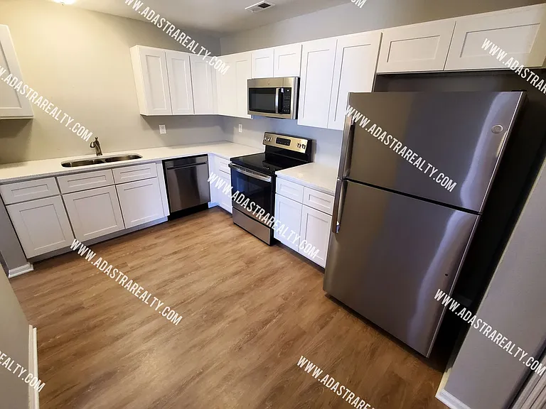 121 Ames St — Photo 12