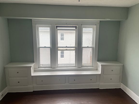 3rd image of 9816 Manor Ave #2