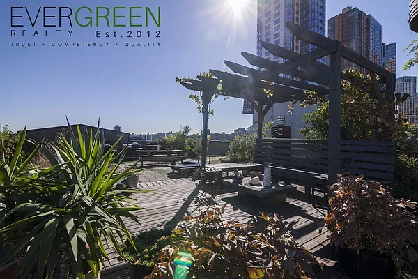 Rented by Evergreen Apartments BK | media 71