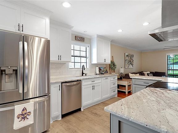 3rd image of 2616 Lorraine Ln