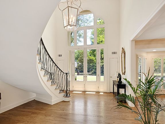 4th image of 9316 Forest Hill Ln