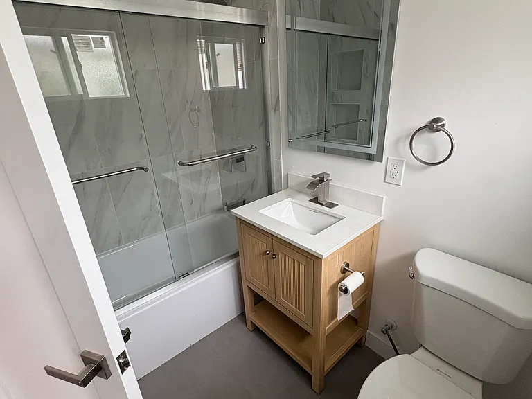 506 W Hillcrest Blvd #2 — Photo 9