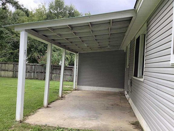 3rd image of 114 Pine Park Dr
